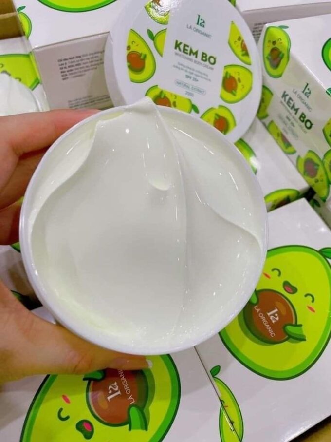 chất kem mềm mịn, dễ dàng thẩm thấu vào da