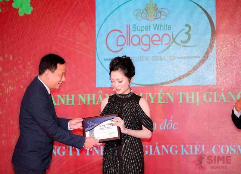 Bà Nguyễn Thị Giáng Kiều – Giám đốc đốc Công Ty TNHH GIÁNG KIỀU COSMETIC nhận chứng nhận thương hiệu hội nhập toàn cầu