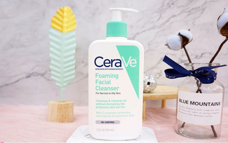 Sữa rửa mặt CeraVe Foaming Facial Cleanser là sản phẩm tốt nhất dành cho da nhạy cảm